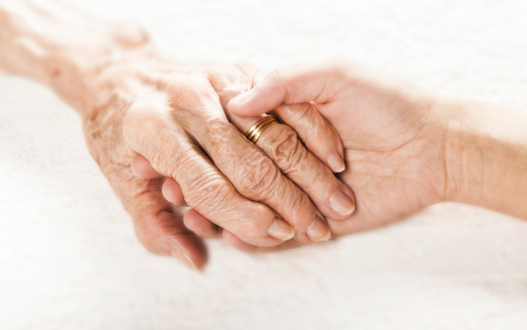 Eltévedt idős néninek segített egy szabadnapos rendőr Győrben 