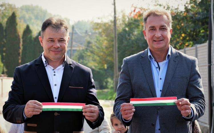 Fontos útszakasz és egy tárolóépület is megújult Nagybajcson