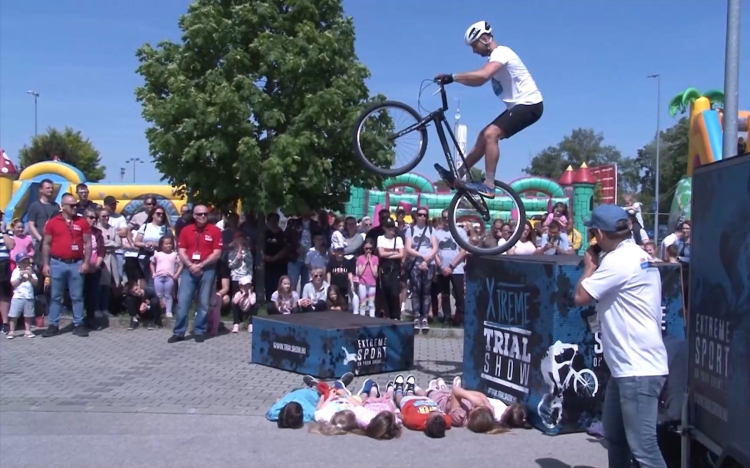 Tízezrek az AHFSZ majálisán