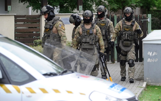 TEK-eseket riasztottak egy budapesti lakáshoz