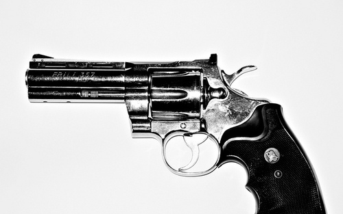 Fegyver került elő a fenyegetőző szomszédtól