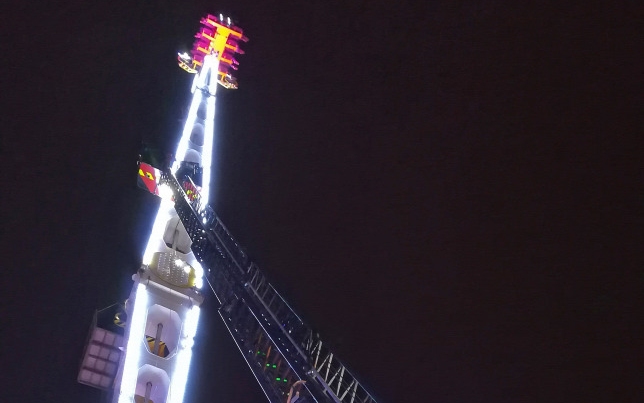 Szörnyű szilveszter: 50 méter magasban rekedtek fenn gyerekek az óriáskeréken