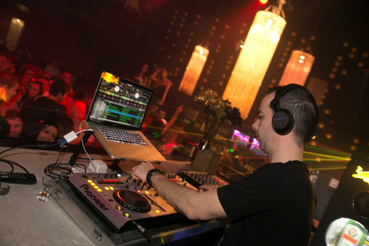 Club Vertigo -  Dave Martin 2013.11.09. (szombat)