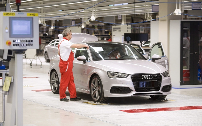 Közel tízezer elbocsátást jelentett be az Audi 