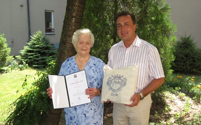  Simon Róbert Balázs alpolgármester köszöntötte Teri nénit 90. születésnapján 