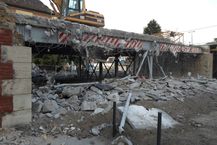 Lezárták a Baross Gábor híd Révai Miklós utcai hídnyílását 