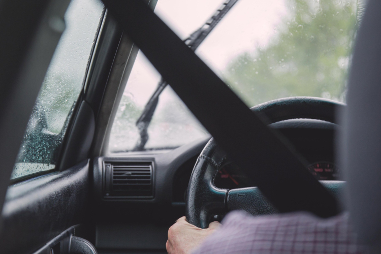 Lakott területen, több, mint 110 km/h-val gázolta halálra a gyalogost