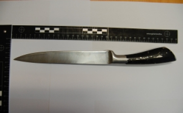 Dulakodott, majd késsel fenyegetőzött a győri férfi 