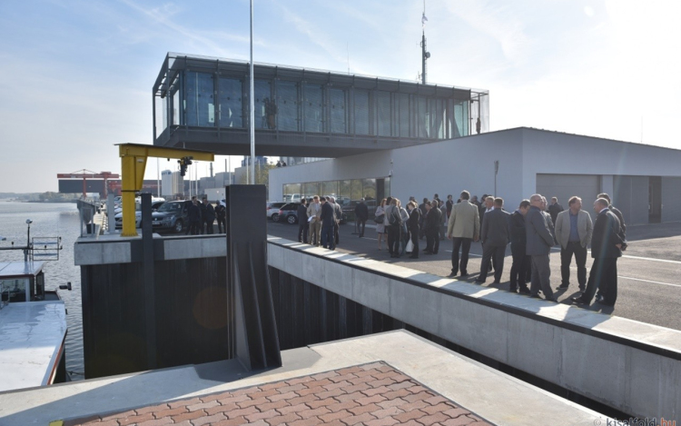 Átadták a Győr-Gönyű kikötőt