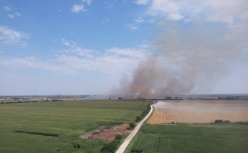 Traktor bálázója okozott tüzet 10 hektáron Pér és Mezőörs között