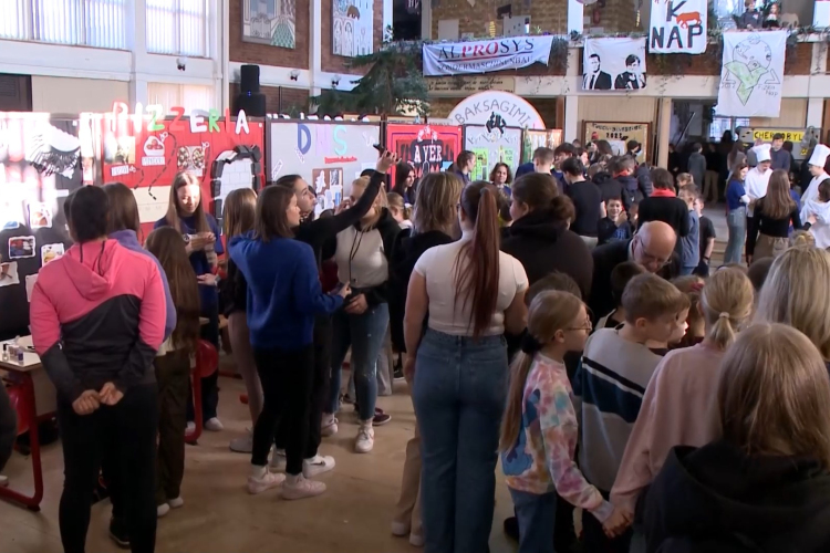 A csodálatos anyagról szólt a győri Fizika Nap