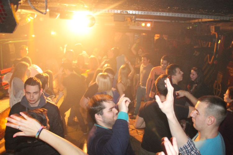 2014.12.03.Szerda Lapos Bahnhof Dj:Marcee & Dj:RnŐ Fotók:árpika