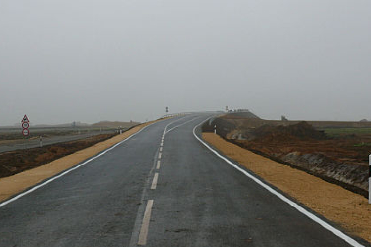 Átadták a felüljárót a 86-os főút vépi csomópontjában