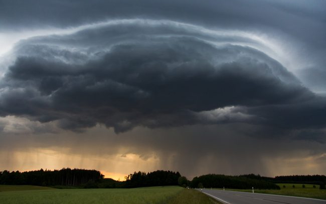 Hajnalban, esti órákban zivatar, de 30 fok várható ma is