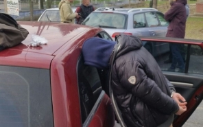 Kábítószert találtak a ruházatukban