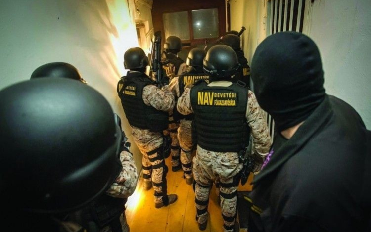 Lecsapott a NAV a szállítmányozó cégre