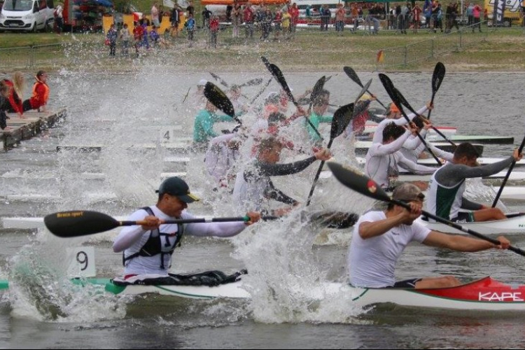 Maratoni kajak-kenu ob - A favoritok győztek párosban