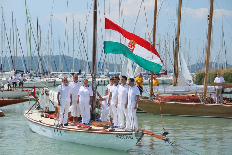 Elstartolt a balatoni szezon