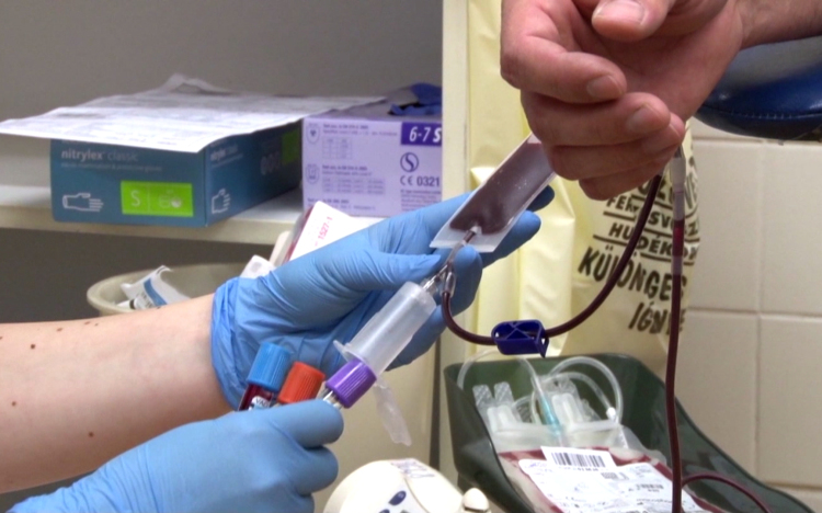 Nyáron is sokan nyújtották a karjukat