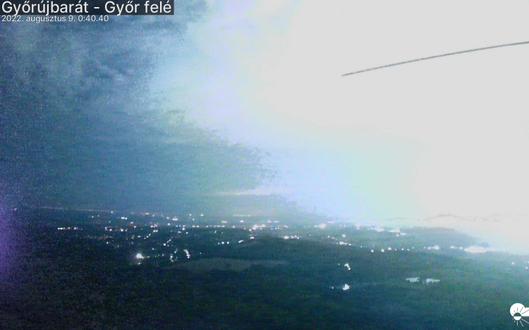 Robbanásszerű hangra riadtak álmukból a győriek