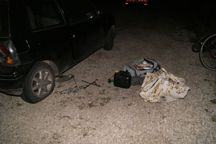 Gépkocsifeltörő rendőrkézen