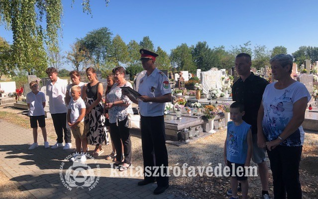 Életmentés során hősi halált halt tűzoltókra emlékeztek