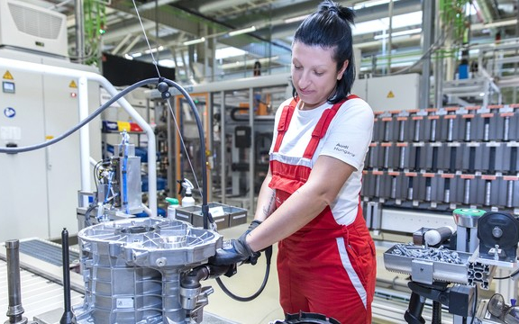 A győri audisokat ennél jobban már nem lehet terhelni! – A szakszervezet azonnali megoldást sürget