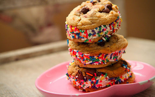 Ráhívta kisfiára a zsarukat, mert megette a kekszeit