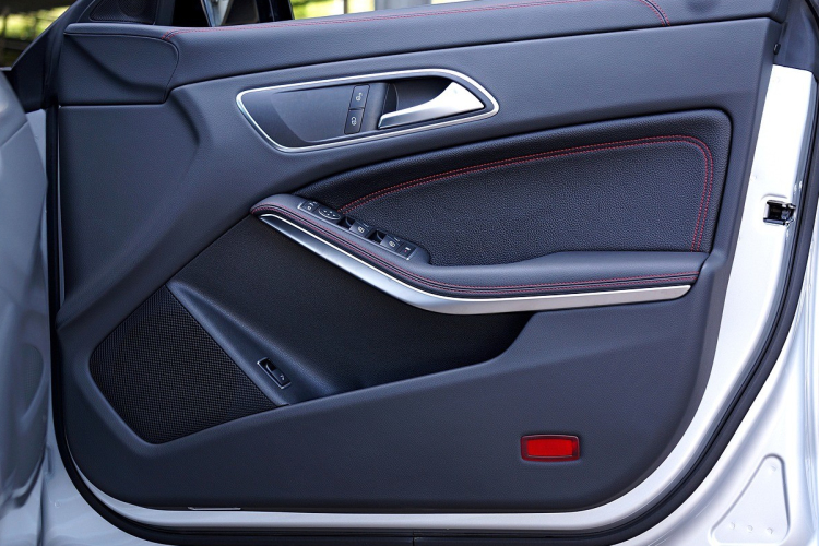 Figyelmetlenül nyitotta ki az autó ajtaját, meghalt a kerékpáros