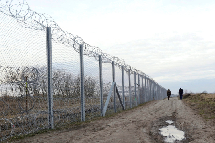 Manfred Weber: támogatni kell EU-s pénzzel a lengyel határkerítés felépítését