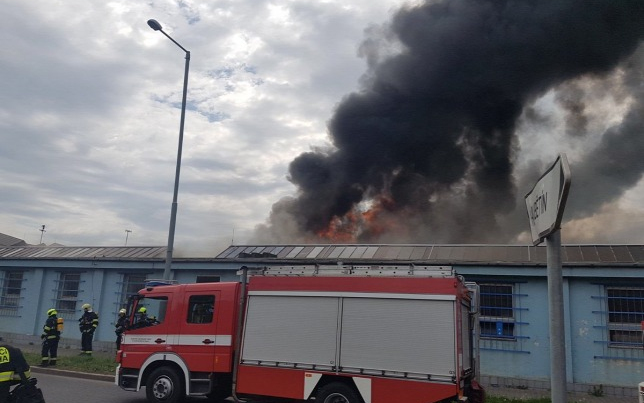 Felrobbant egy raktárépület Prágában