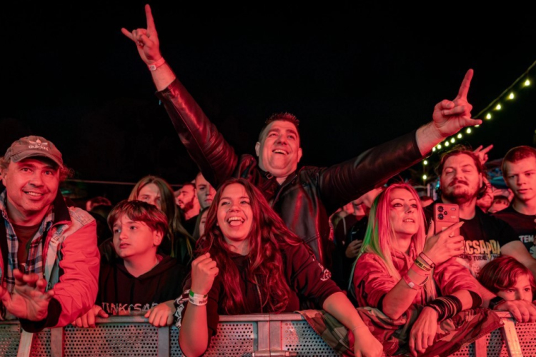 Pezseg most az élet, koncertözön a Bridge-ben