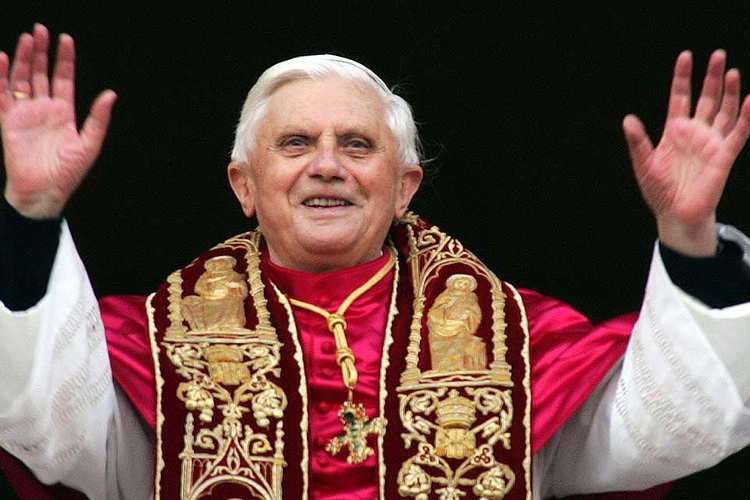 Lemond a pápa - ezúttal nem törik össze a pápai pecsétgyűrűt