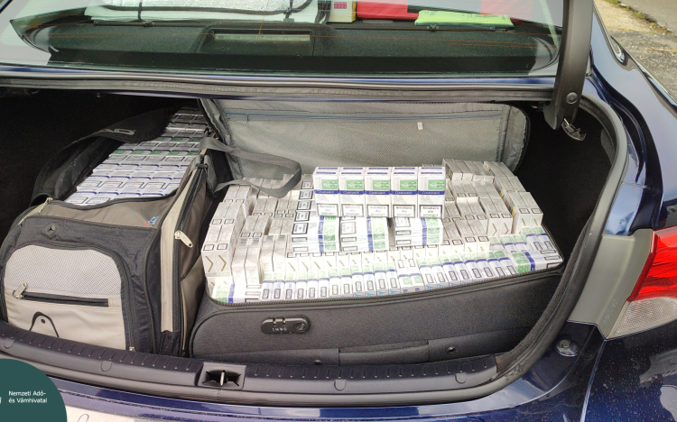 Cigivel pakolták meg a bőröndöket