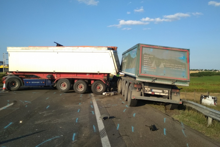 Halálos tömegkarambol az M3-ason