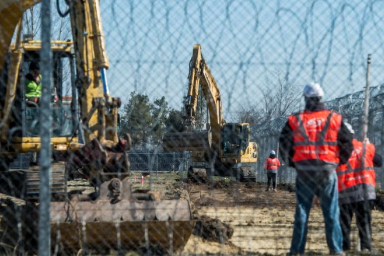 Elkezdték a járványügyi konténerkórház építését Kiskunhalason