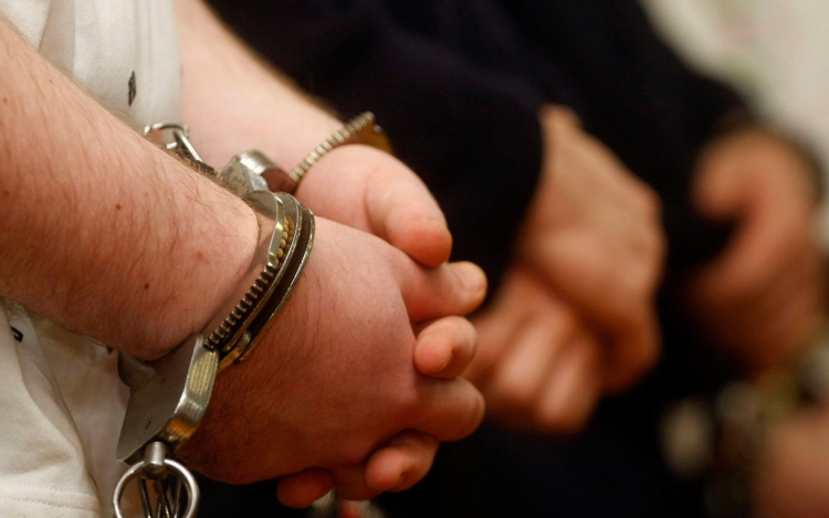 345 nyugdíjastól csaltak ki több milliót, vádat emeltek ellenük