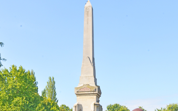 Megkezdődött a Cziráky-emlékmű felújítása