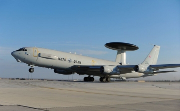 A NATO légtérellenőrző repülőgépekkel segítheti a dzsihadisták elleni harcot