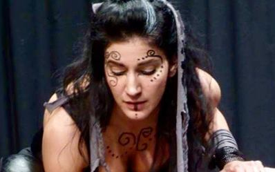 Forró ágyjelenetet forgatott a brit színésszel a Jóban Rosszban gyönyörű színésznője