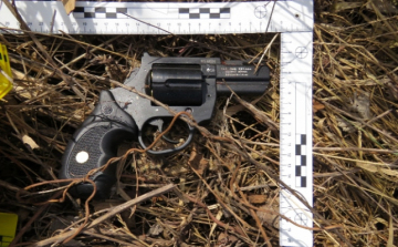 Tapétavágóval akart végezni volt élettársa új barátjával, elvágni annak torkát