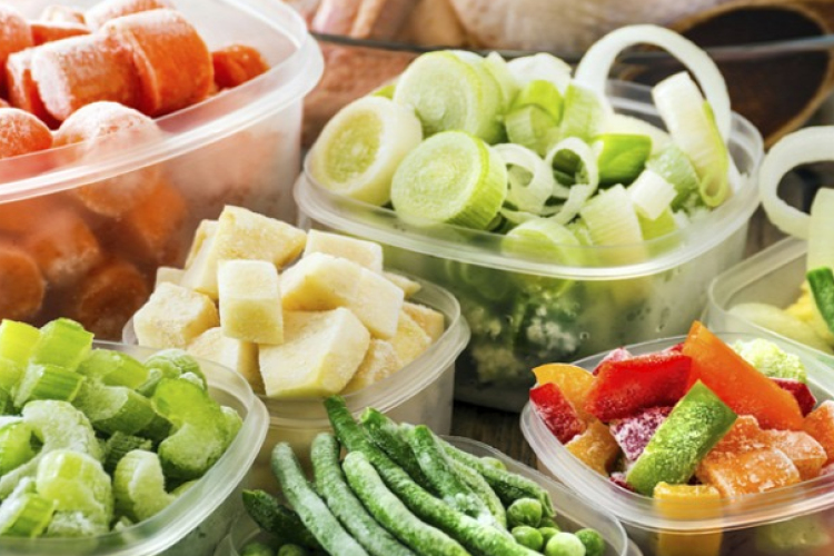 Baktériumokkal teli zöldségeket találtak egy üzemben, kilencen meghaltak