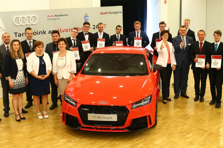 124 szakmunkástanuló tett záróvizsgát az Audi Hungariánál