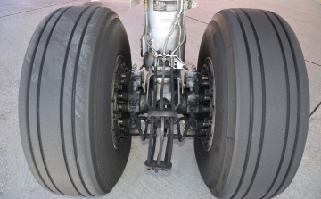 Akár egy évre is rács mögé kerülhet az a pilóta, aki behúzott futóművel landolt