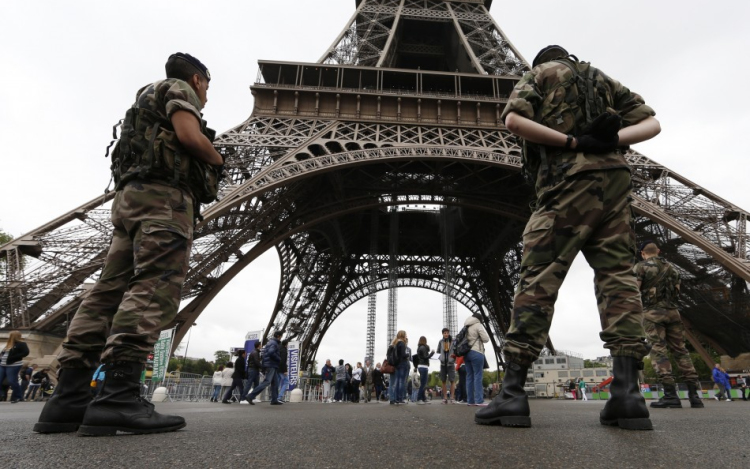 Vegyi támadástól tart Franciaország