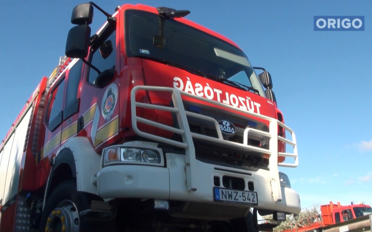 Száz hektár nádas égett Farmosnál