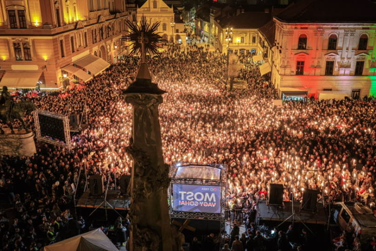 Óriási tömeg fogadta Magyar Pétert Pécsett