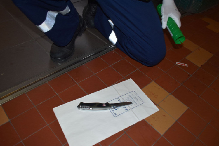 Győri tanárkéselés: Pszichológus segít a győri diákoknak feldolgozni a tragikus eseményt