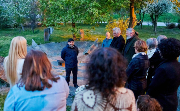 Megemlékeztek az áprilisi bombázásra a Tündértónál