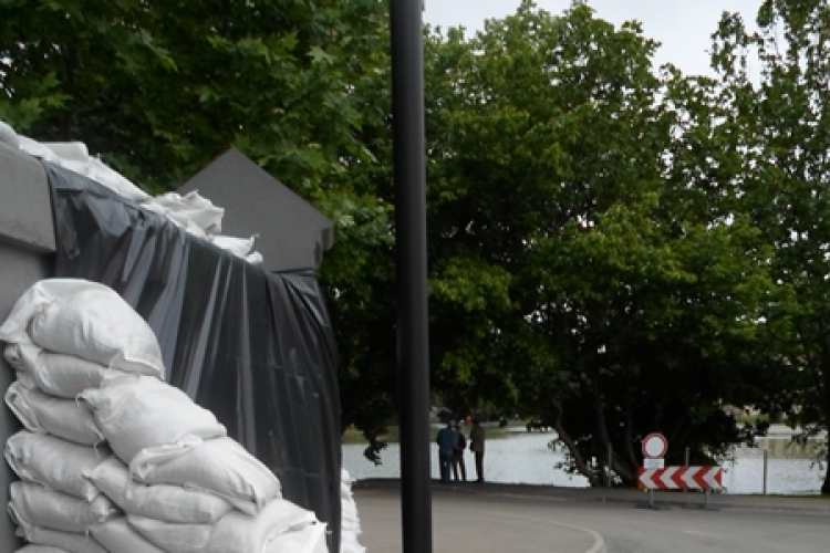 Borkai Zsolt  nyugalomra inti a lakosságot